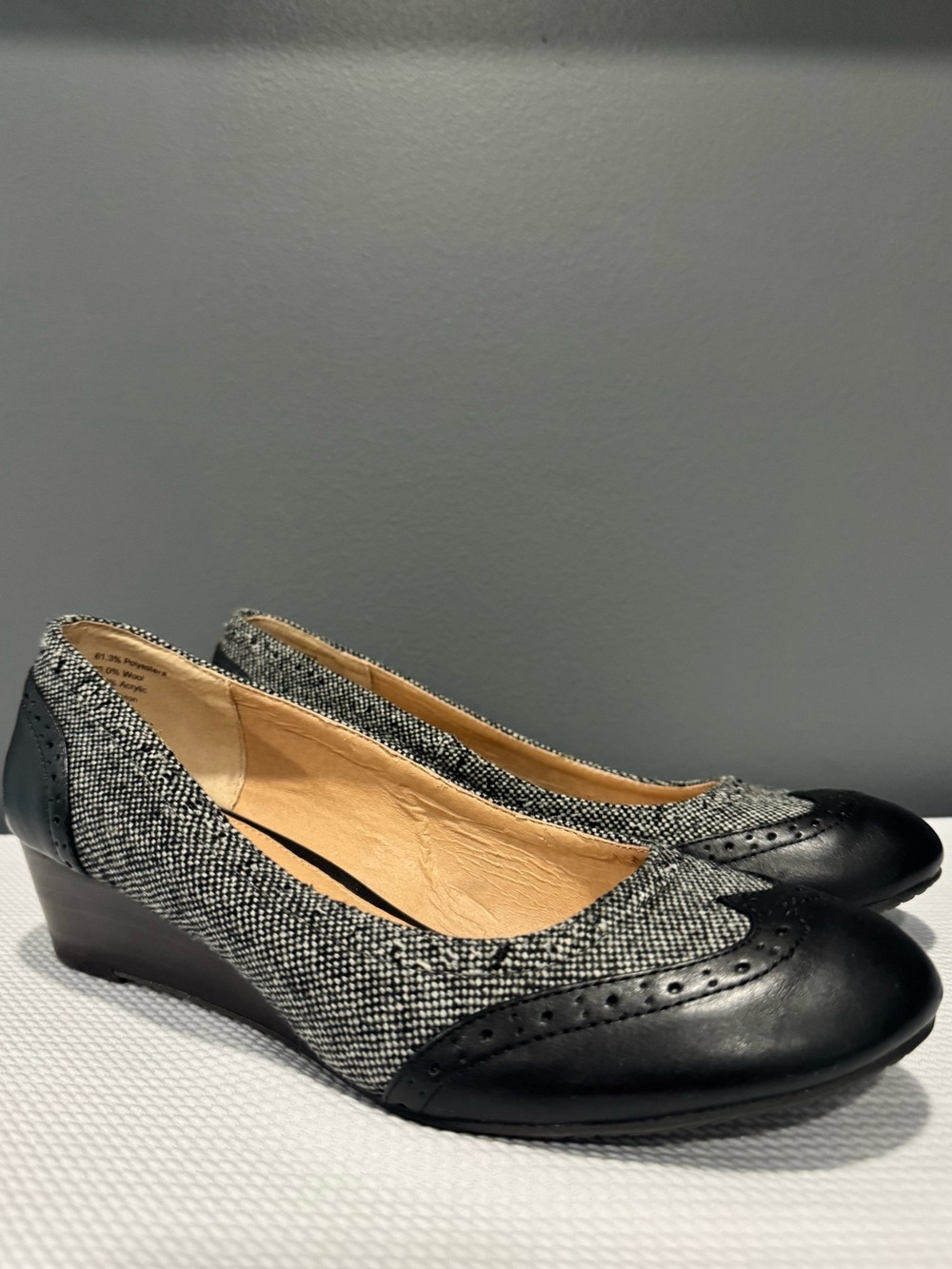 G.H. Bass & Co Dolores Tweed Wingtip Low Wedges Size 9 EUC